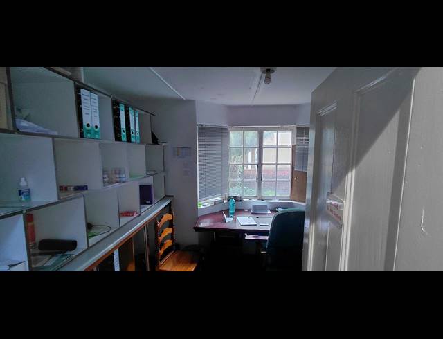 100M² OFFICE TO LET IN OVERPORT